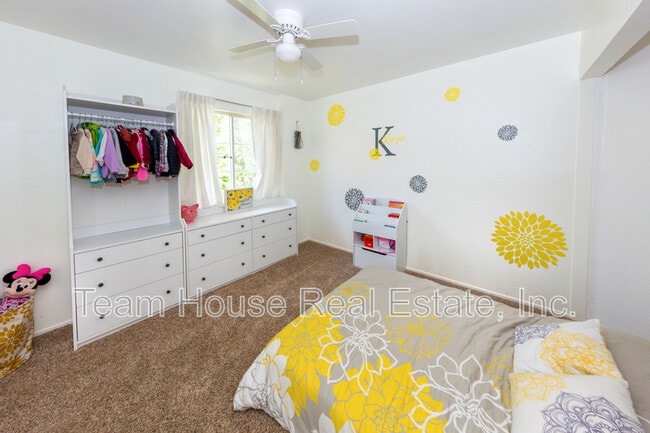 Building Photo - 25146 Steinbeck Ave