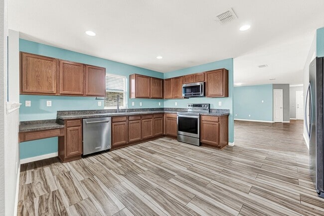 Building Photo - 4613 Mountain Oak St