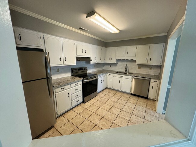 Building Photo - 3BD / 2BA FOR RENT