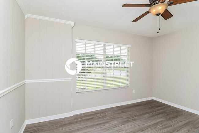 Building Photo - 2 Bedroom Pet-Friendly Home in North Port, FL with Main Street Renewal