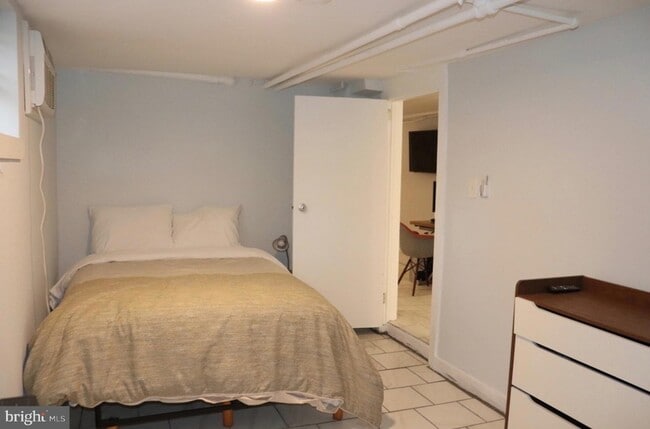 Building Photo - 2121 N Street NW Unit 2