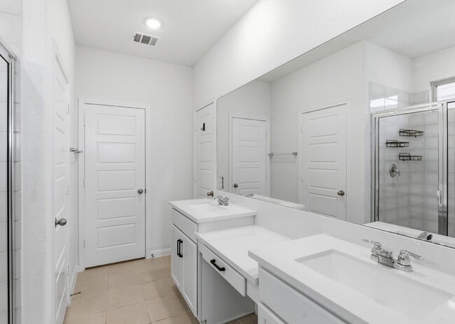 Building Photo - Spacious 4 Bedroom Home with Game Room and Covered Patio!