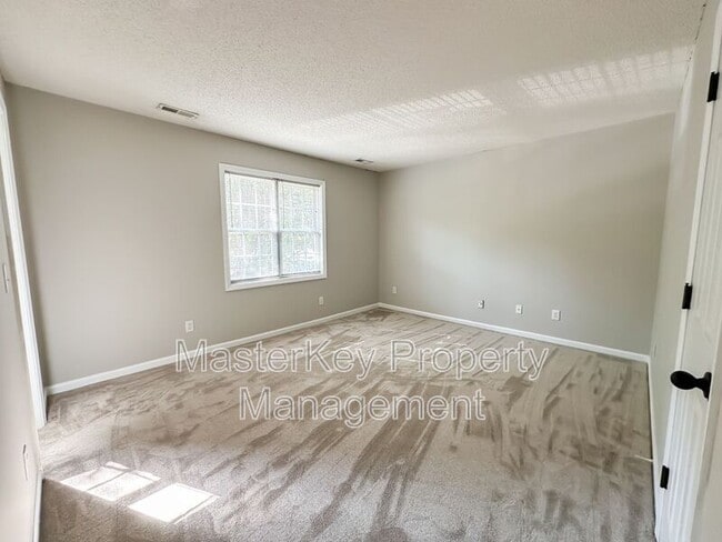 Building Photo - 307 Silverberry Ct