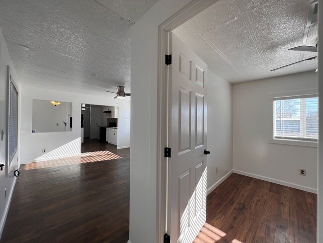 Building Photo - Two bedroom manufactured home in Silver Springs, NV