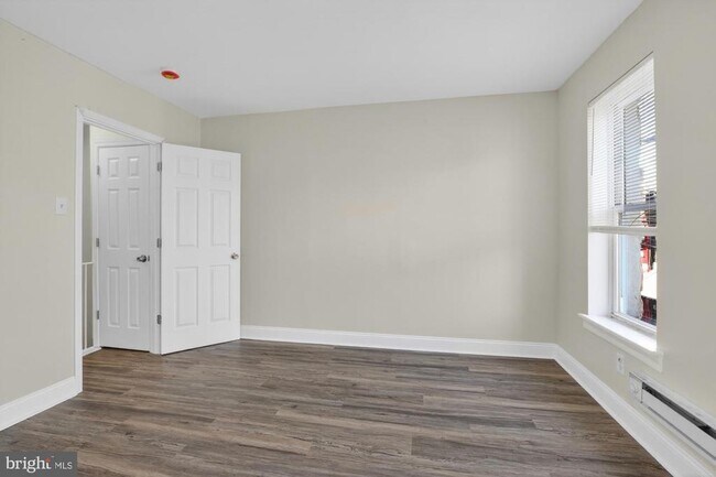 Building Photo - 1729 N Bambrey St