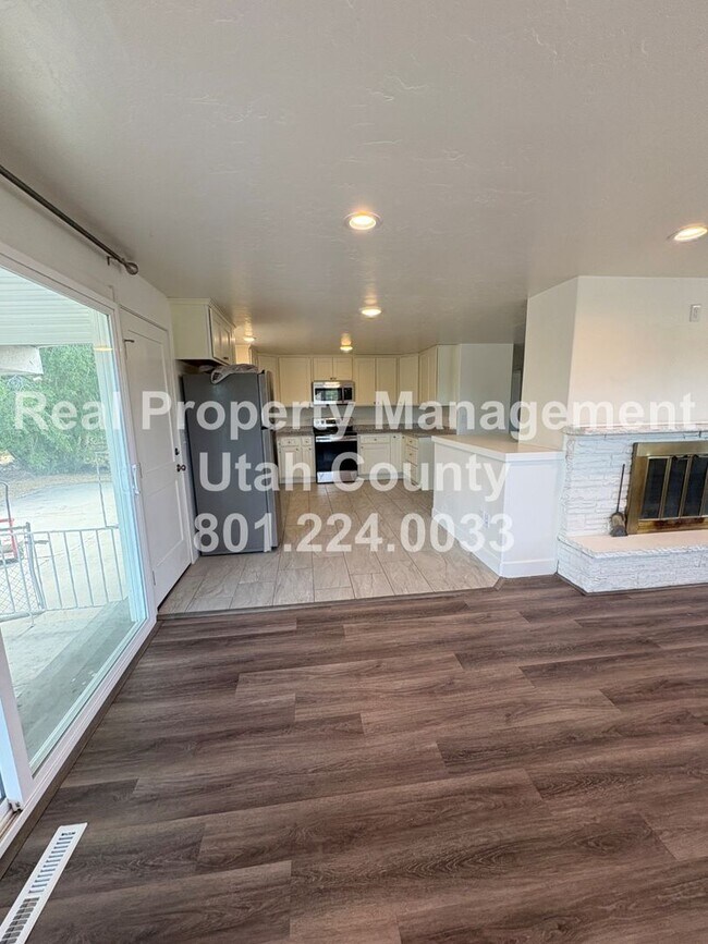 Building Photo - 715 E 1400 S