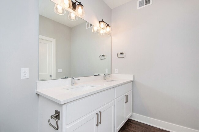 Building Photo - Three Bedroom | Two Bath in Ada, MI