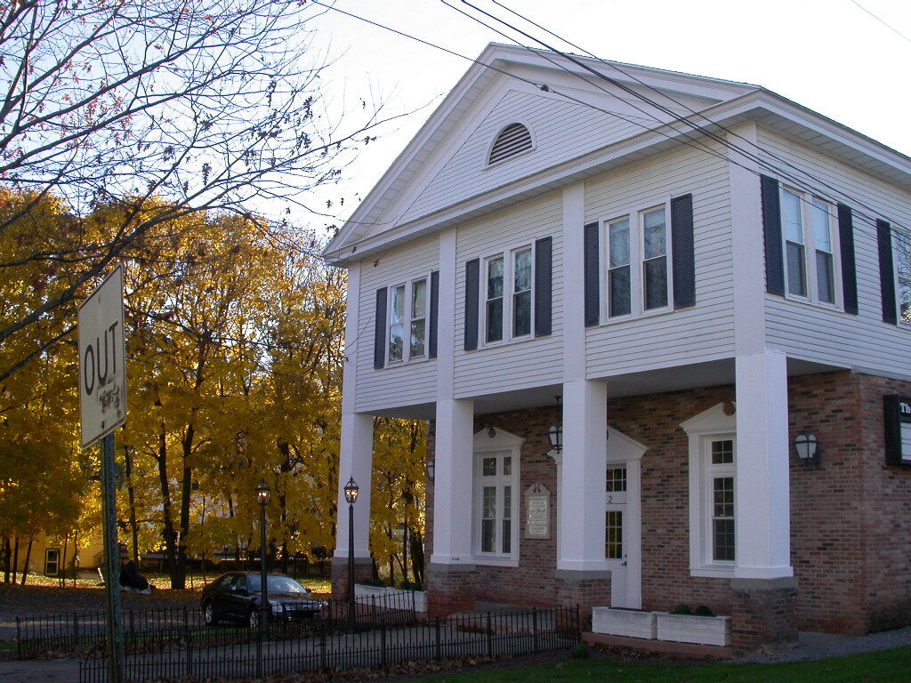 Building Photo - 2 Fountain St