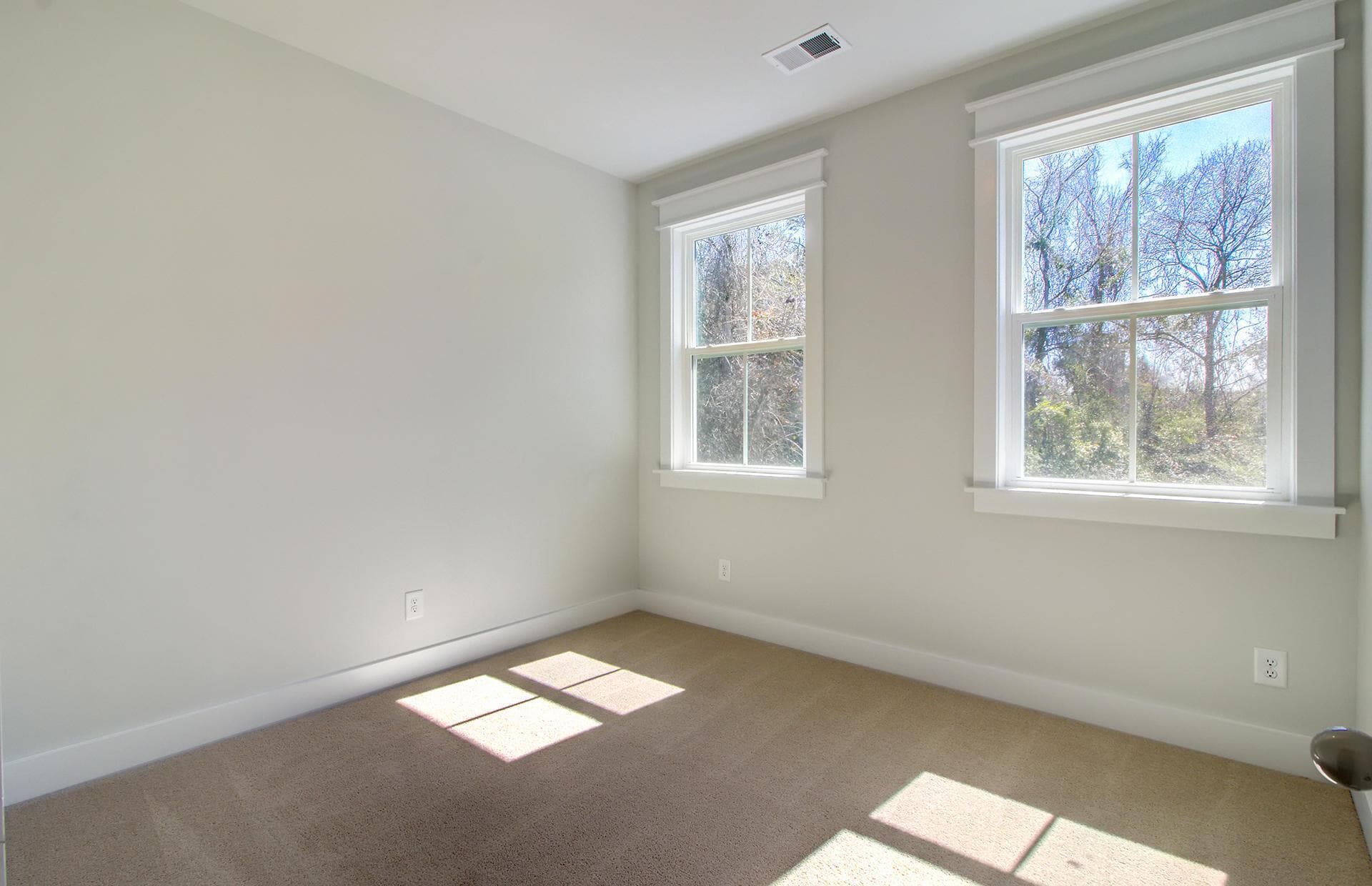 Building Photo - 302 Julian Hamlet