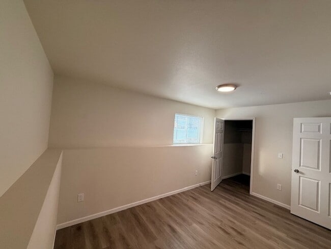 Building Photo - 300/302 Brock Ave