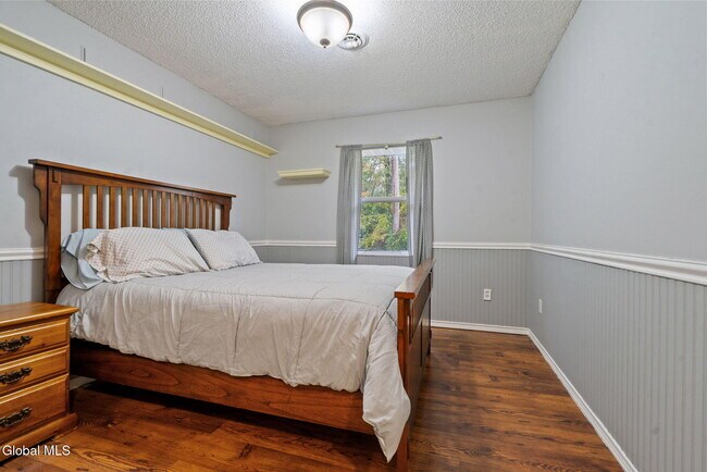 Building Photo - 25A Pine Ln