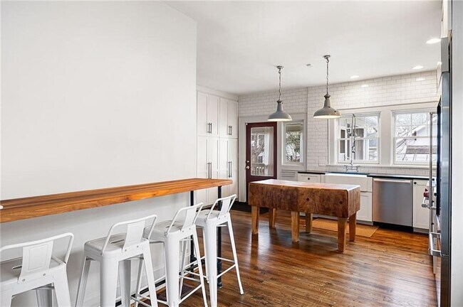 Building Photo - 193 Feld Ave