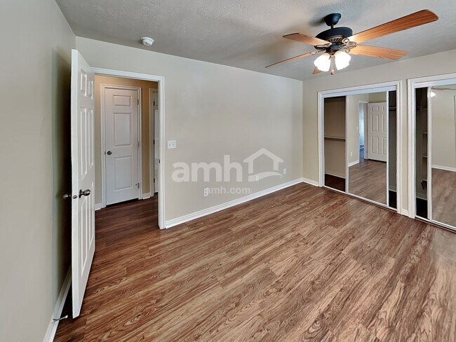 Building Photo - 156 W Rory Ln