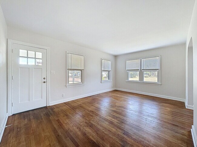 Building Photo - 3800 Dartmouth Ave N