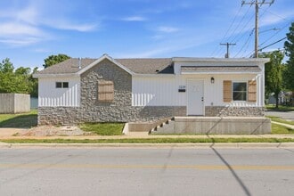 Building Photo - 3 bed 2 bath rental home