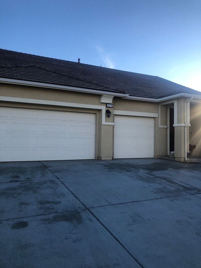 Building Photo - GREY FALCON PROPERTIES PRESENT:  2881 sq.  RV parking fully gated,  Upgraded and beautiful