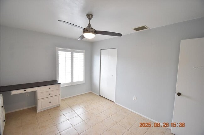 Building Photo - 3814 N Lake Dr