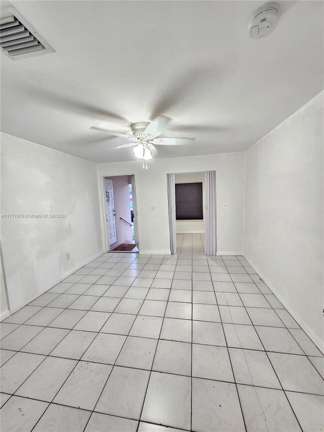 Building Photo - 330 SW 79th Ct