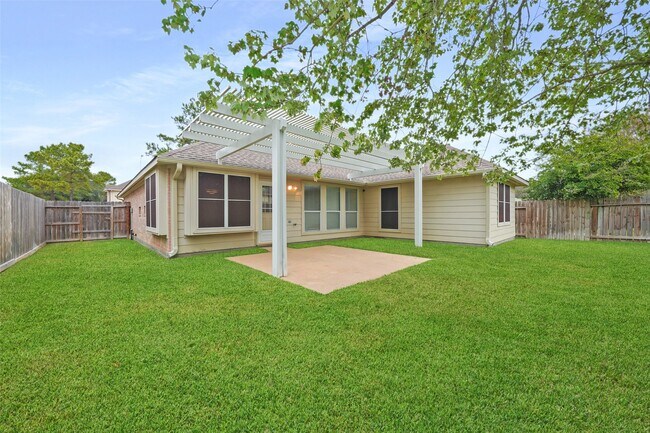 Building Photo - 21315 River Knoll Ln