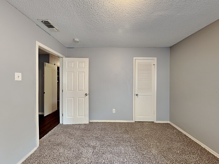 Building Photo - 1609 Parkhaven Dr