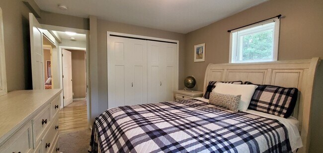 Building Photo - Monthly Furnished Rental, Dog-Friendly, Utilities Included