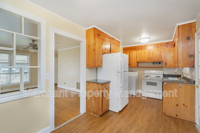 Building Photo - 23 Brownwood Dr