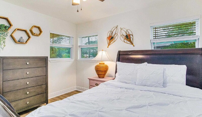 Building Photo - 814 W Gonzalez St