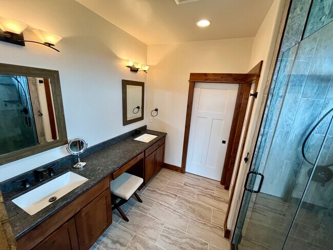 Building Photo - 4 Bedroom Home for Rent in West Bozeman! W...