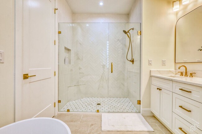 Building Photo - 2215 Amnesty Dr