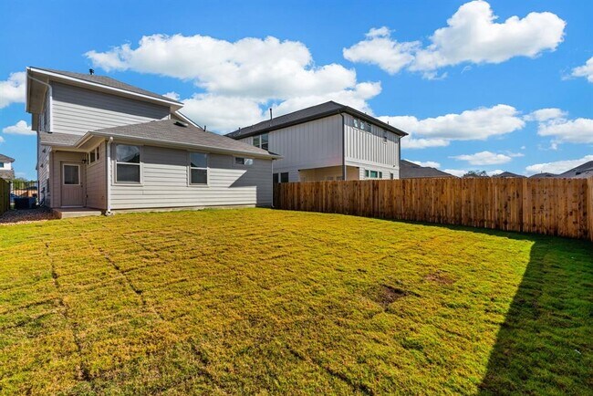 Building Photo - 348 Rend Dr