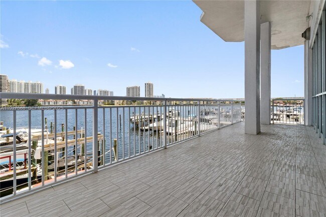 Building Photo - 18071 Biscayne Blvd