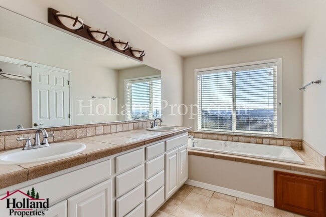 Building Photo - Beautiful 5-Bedroom Retreat with AC, Deck & Breathtaking Views