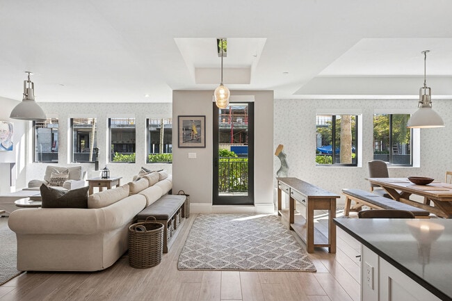 Building Photo - 1135 3rd Ave S