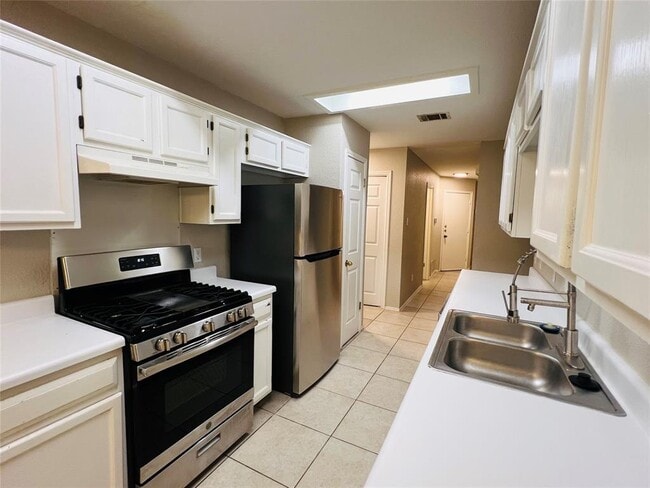 Building Photo - 1156 Tetbury Ln