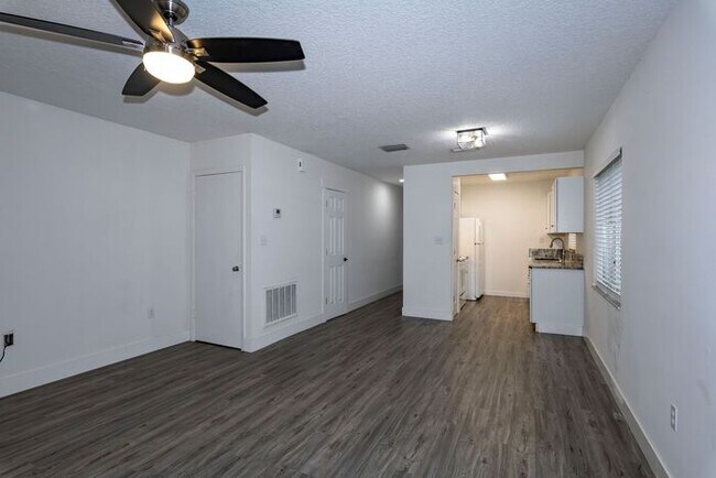 Building Photo - Charming 2BR/2.5BA Townhouse in the Heart of College Park!