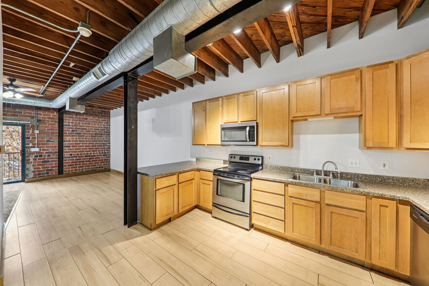 Building Photo - The Crown Downtown