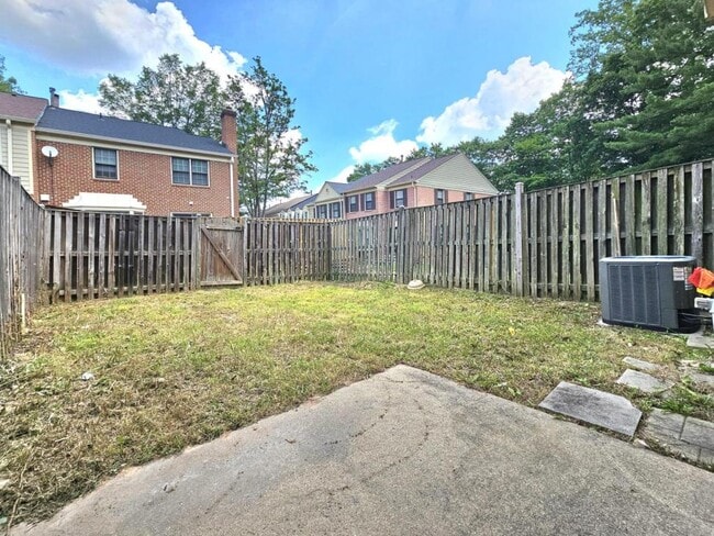 Building Photo - 4719 Gainsborough Dr