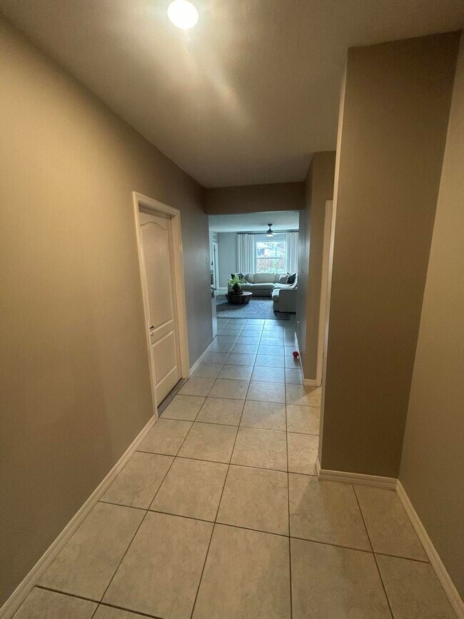 Building Photo - 5840 NW Bates Ave