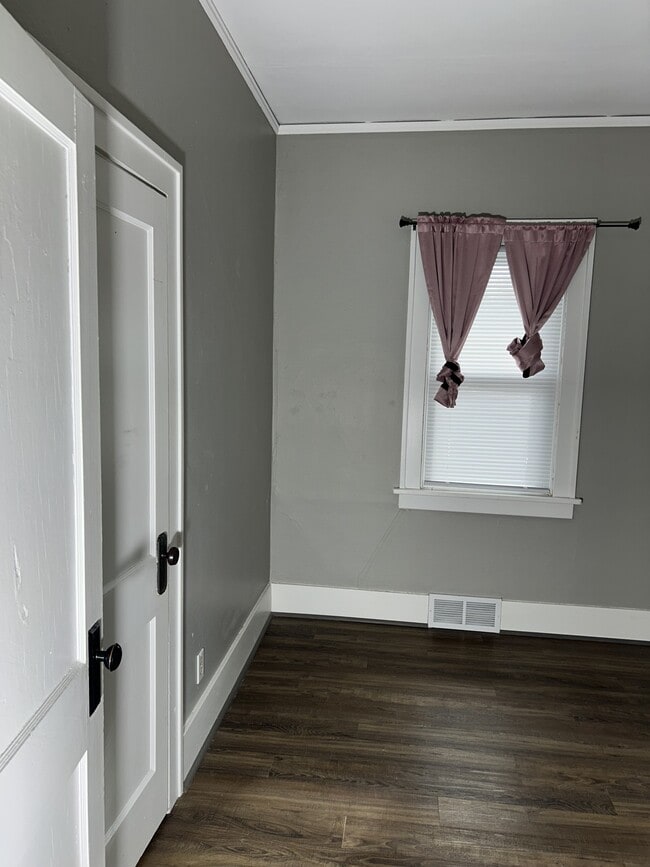 Building Photo - 1203 S West Ave