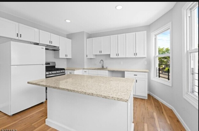 Building Photo - Charming 4BR  in Newark