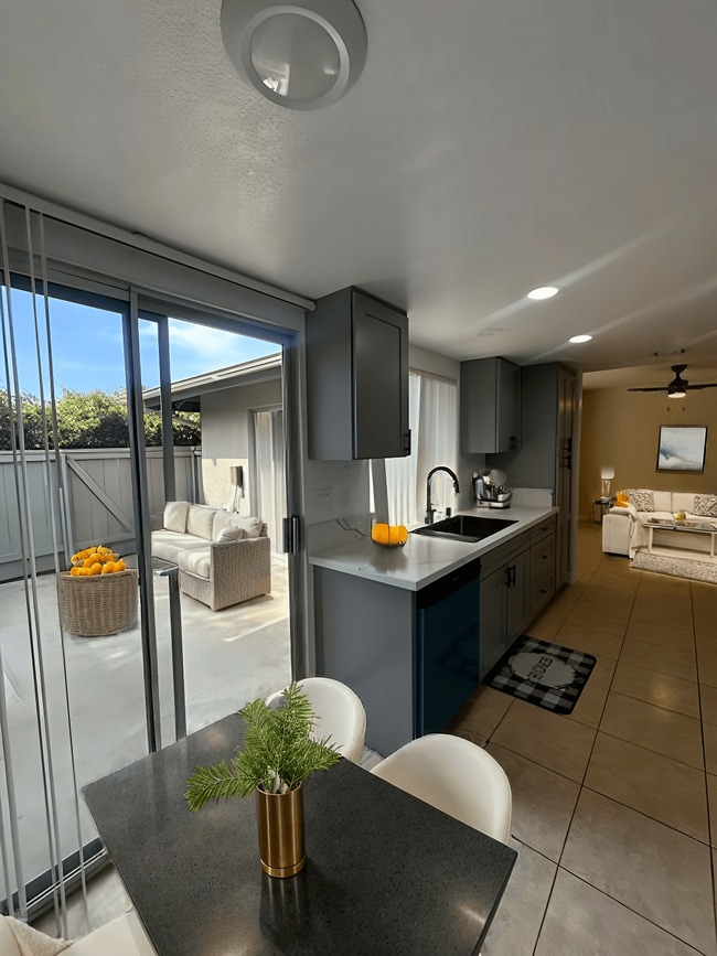 Building Photo - Coventry Square Apartments