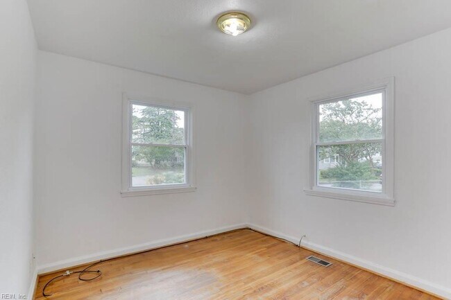 Building Photo - 7725 Fayver Ave