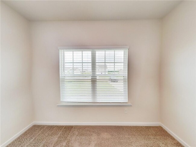 Building Photo - 905 Hesston Dr