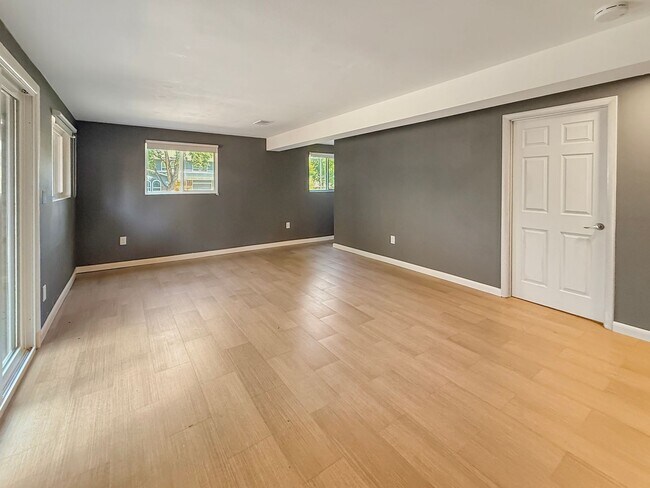 Building Photo - $0 DEPOSIT OPTION. CHARMING 4BED/2.5BATH I...