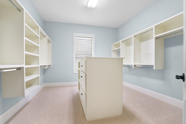 Building Photo - 611 Band Dr