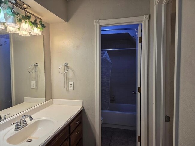 Building Photo - 317 Abilene Ave