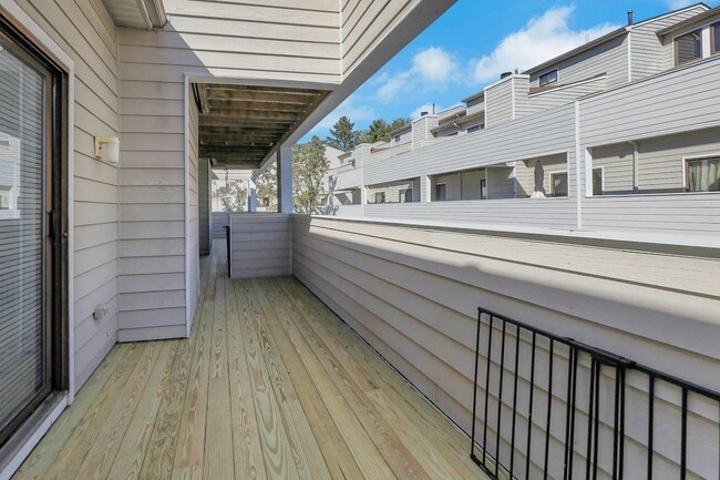 Building Photo - 806 Spinnaker Ct