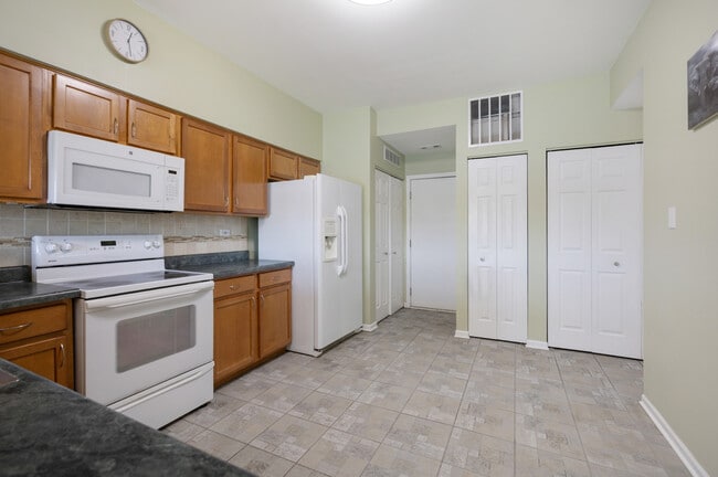 Building Photo - 1829 Golden Gate Ln