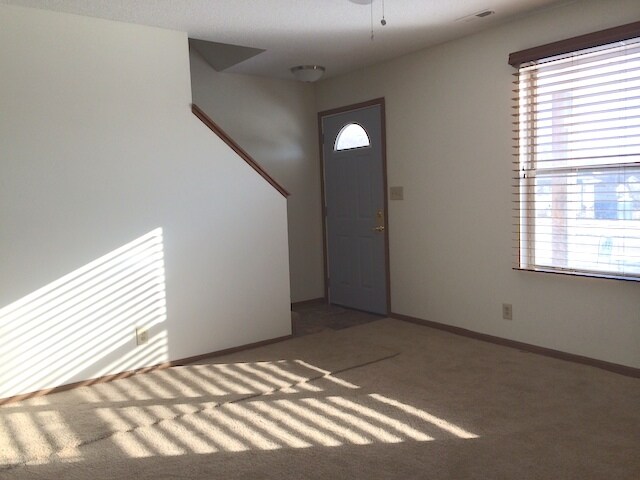 Building Photo - 926 W Belmont-