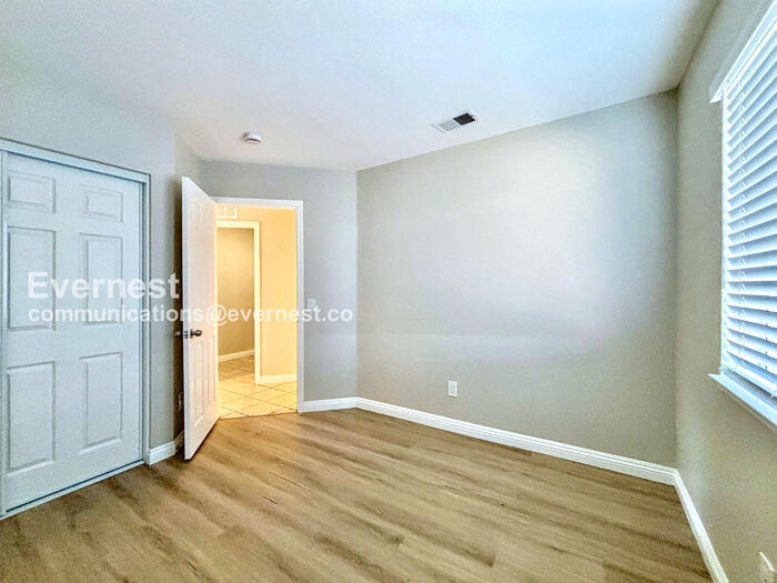 Building Photo - 2155 Begley Cir